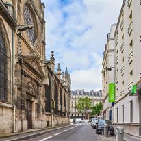 Ibis Styles Paris Magenta