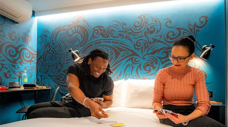 Ibis Styles Paris Magenta Room