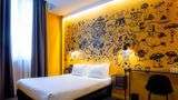 Ibis Styles Paris Magenta Room