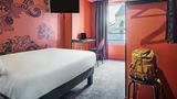 Ibis Styles Paris Magenta Room