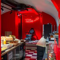 Ibis Styles Paris Magenta