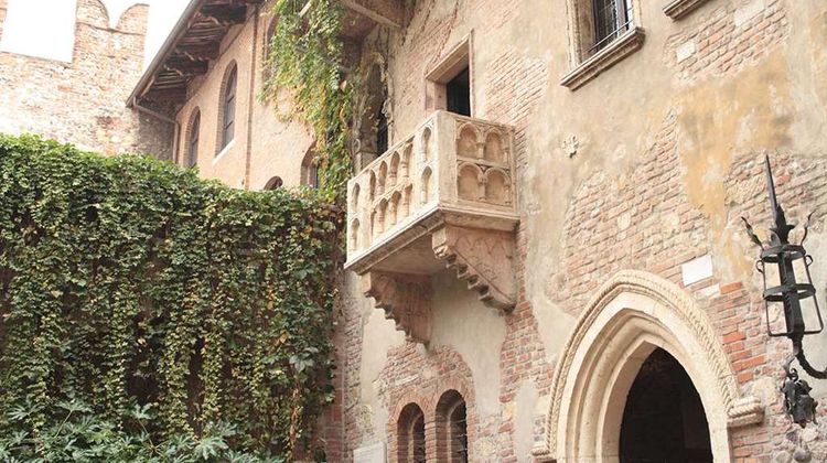Hotel Touring Exterior