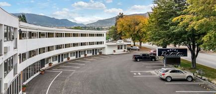 Coast Penticton Hotel Exterior