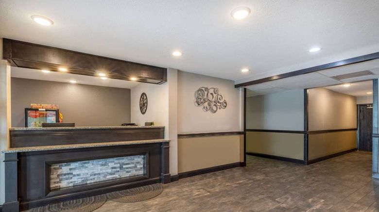 <b>Travelodge by Wyndham Brooklyn Center Lobby</b>. Images powered by <a href="https://iceportal.shijigroup.com/" title="IcePortal" target="_blank">IcePortal</a>.
