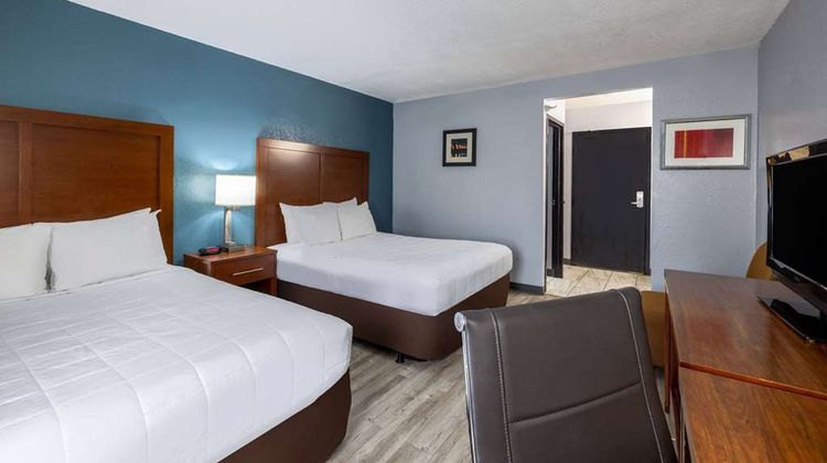 Travelodge by Wyndham Brooklyn Center Room