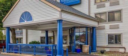 Travelodge by Wyndham Brooklyn Center Exterior