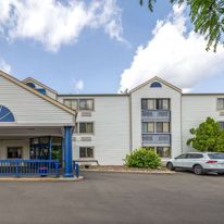 Travelodge by Wyndham Brooklyn Center