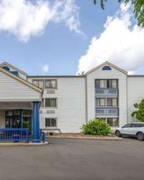 Travelodge by Wyndham Brooklyn Center