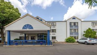Travelodge by Wyndham Brooklyn Center