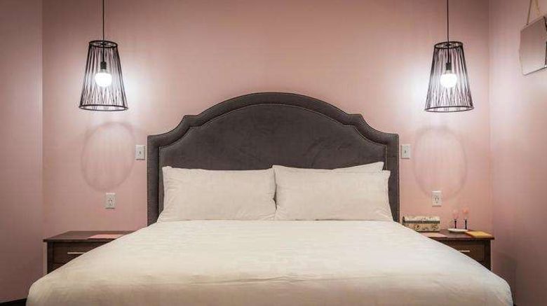 <b>The Whittaker Inn Room</b>. Images powered by <a href="https://iceportal.shijigroup.com/" title="IcePortal" target="_blank">IcePortal</a>.