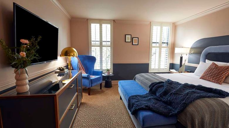 <b>The Oliver Hotel Suite</b>. Images powered by <a href="https://iceportal.shijigroup.com/" title="IcePortal" target="_blank">IcePortal</a>.