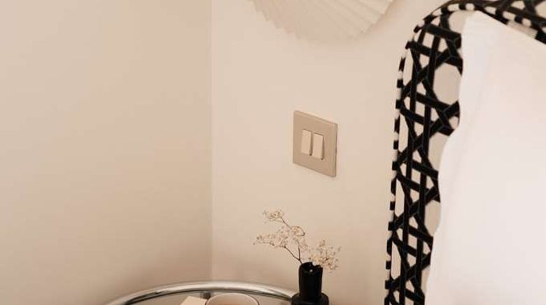 <b>Hotel le 18 Paris Room</b>. Images powered by <a href="https://iceportal.shijigroup.com/" title="IcePortal" target="_blank">IcePortal</a>.