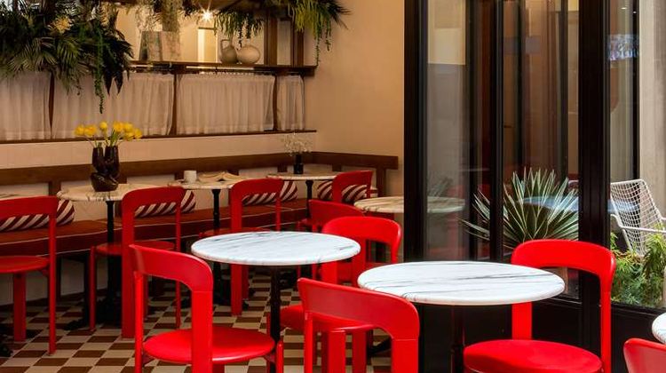 Hotel le 18 Paris Restaurant