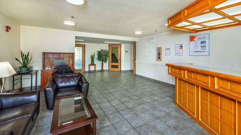 <b>Rodeway Inn Lobby</b>. Images powered by <a href="https://iceportal.shijigroup.com/" title="IcePortal" target="_blank">IcePortal</a>.