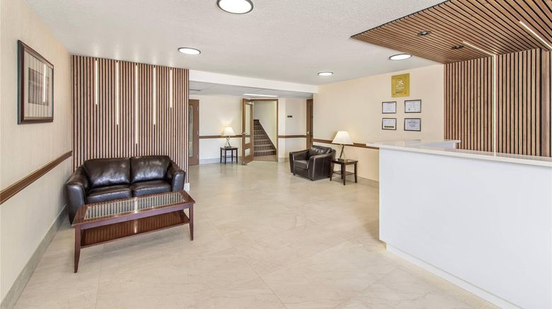 <b>Rodeway Inn Lobby</b>. Images powered by <a href="https://iceportal.shijigroup.com/" title="IcePortal" target="_blank">IcePortal</a>.