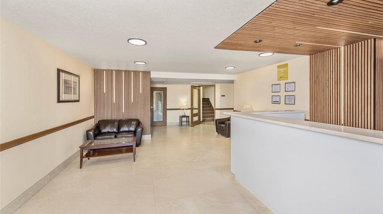 <b>Rodeway Inn Lobby</b>. Images powered by <a href="https://iceportal.shijigroup.com/" title="IcePortal" target="_blank">IcePortal</a>.