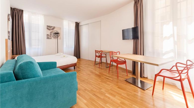 <b>ResidHotel Vieux Port Room</b>. Images powered by <a href="https://iceportal.shijigroup.com/" title="IcePortal" target="_blank">IcePortal</a>.