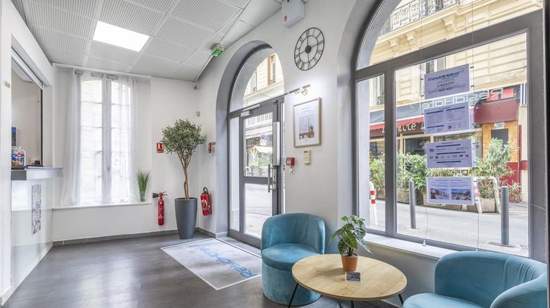 <b>ResidHotel Vieux Port Lobby</b>. Images powered by <a href="https://iceportal.shijigroup.com/" title="IcePortal" target="_blank">IcePortal</a>.