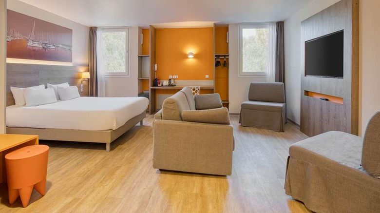 <b>Best Western Hotelio Montpellier Sud Suite</b>. Images powered by <a href="https://iceportal.shijigroup.com/" title="IcePortal" target="_blank">IcePortal</a>.