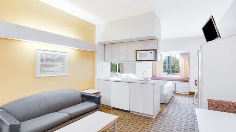 <b>SureStay by BW Christiansburg Blacksburg Room</b>. Images powered by <a href="https://iceportal.shijigroup.com/" title="IcePortal" target="_blank">IcePortal</a>.