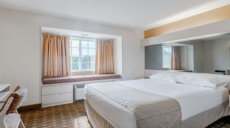 <b>SureStay by BW Christiansburg Blacksburg Room</b>. Images powered by <a href="https://iceportal.shijigroup.com/" title="IcePortal" target="_blank">IcePortal</a>.