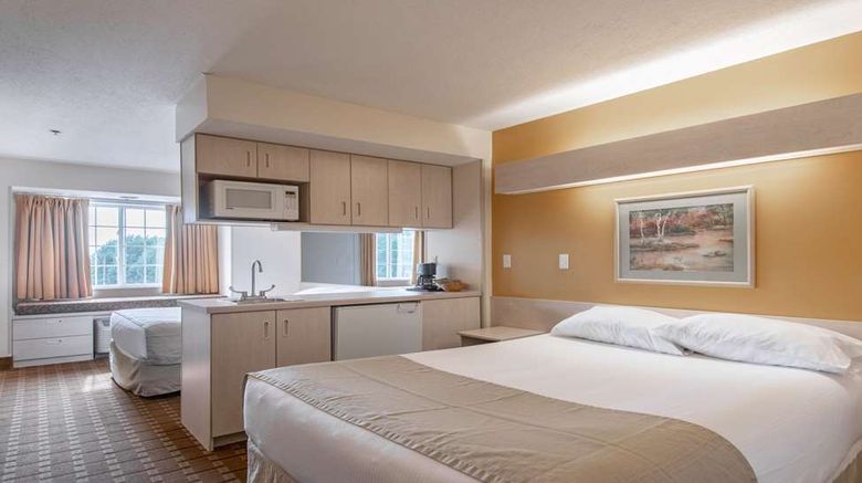 <b>SureStay by BW Christiansburg Blacksburg Room</b>. Images powered by <a href="https://iceportal.shijigroup.com/" title="IcePortal" target="_blank">IcePortal</a>.