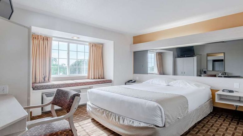 <b>SureStay by BW Christiansburg Blacksburg Room</b>. Images powered by <a href="https://iceportal.shijigroup.com/" title="IcePortal" target="_blank">IcePortal</a>.