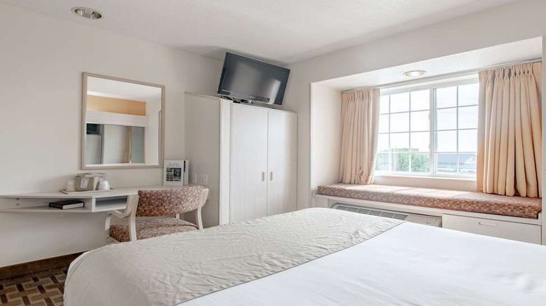 <b>SureStay by BW Christiansburg Blacksburg Room</b>. Images powered by <a href="https://iceportal.shijigroup.com/" title="IcePortal" target="_blank">IcePortal</a>.