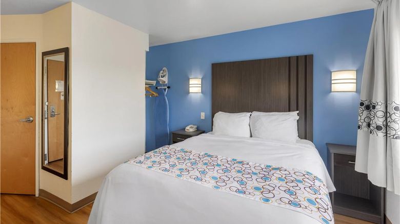 <b>SureStay Plus by BW Niagara Falls East Room</b>. Images powered by <a href="https://iceportal.shijigroup.com/" title="IcePortal" target="_blank">IcePortal</a>.