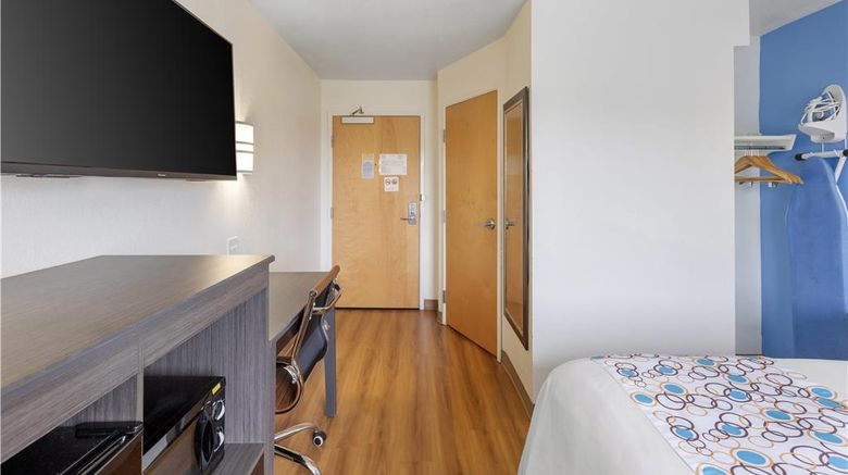 <b>SureStay Plus by BW Niagara Falls East Room</b>. Images powered by <a href="https://iceportal.shijigroup.com/" title="IcePortal" target="_blank">IcePortal</a>.