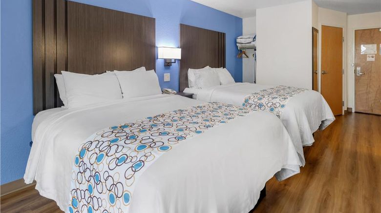 <b>SureStay Plus by BW Niagara Falls East Room</b>. Images powered by <a href="https://iceportal.shijigroup.com/" title="IcePortal" target="_blank">IcePortal</a>.