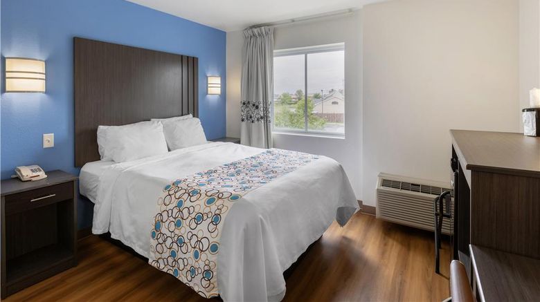 <b>SureStay Plus by BW Niagara Falls East Room</b>. Images powered by <a href="https://iceportal.shijigroup.com/" title="IcePortal" target="_blank">IcePortal</a>.