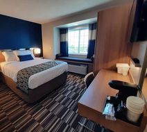 Microtel Inn & Suites by Wyndham Room