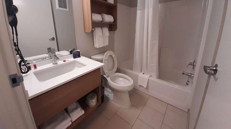 Microtel Inn & Suites by Wyndham Room