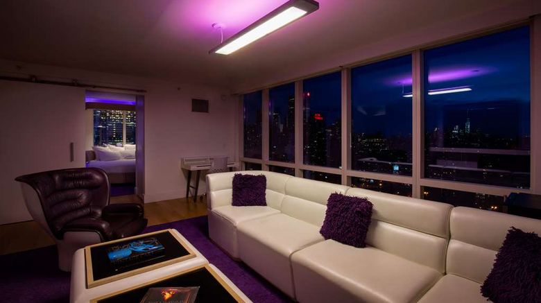<b>YOTEL New York City Suite</b>. Images powered by <a href="https://iceportal.shijigroup.com/" title="IcePortal" target="_blank">IcePortal</a>.