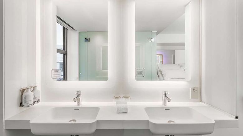 <b>YOTEL Edinburgh Room</b>. Images powered by <a href="https://iceportal.shijigroup.com/" title="IcePortal" target="_blank">IcePortal</a>.