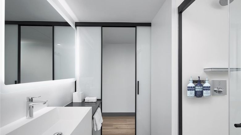 <b>YOTEL Washington DC Room</b>. Images powered by <a href="https://iceportal.shijigroup.com/" title="IcePortal" target="_blank">IcePortal</a>.