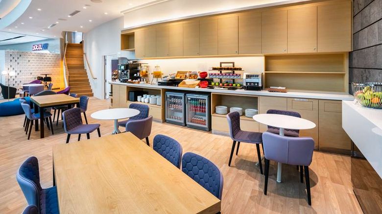 <b>YOTELAIR Singapore Changi Airport Restaurant</b>. Images powered by <a href="https://iceportal.shijigroup.com/" title="IcePortal" target="_blank">IcePortal</a>.