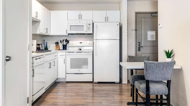 <b>Parks Residential - Denver Room</b>. Images powered by <a href="https://iceportal.shijigroup.com/" title="IcePortal" target="_blank">IcePortal</a>.