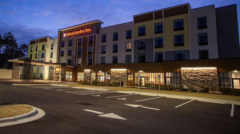 <b>Hilton Garden Inn Southern Pines Exterior</b>. Images powered by <a href="https://iceportal.shijigroup.com/" title="IcePortal" target="_blank">IcePortal</a>.