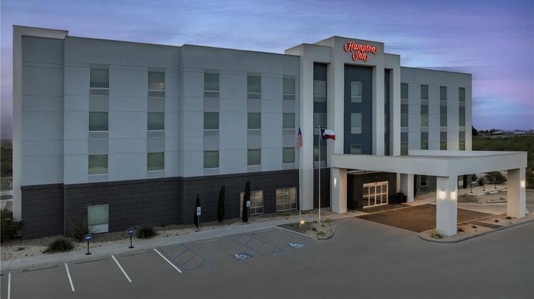 Hampton Inn Monahans Exterior