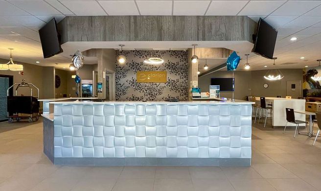 Clarion Pointe Lobby