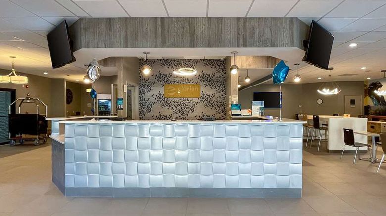 <b>Clarion Pointe Lobby</b>. Images powered by <a href="https://iceportal.shijigroup.com/" title="IcePortal" target="_blank">IcePortal</a>.