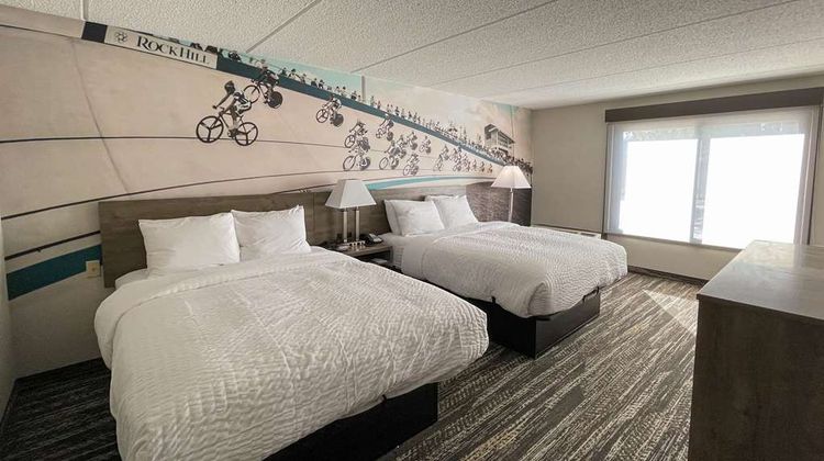 Clarion Pointe Room