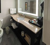 Clarion Pointe Room