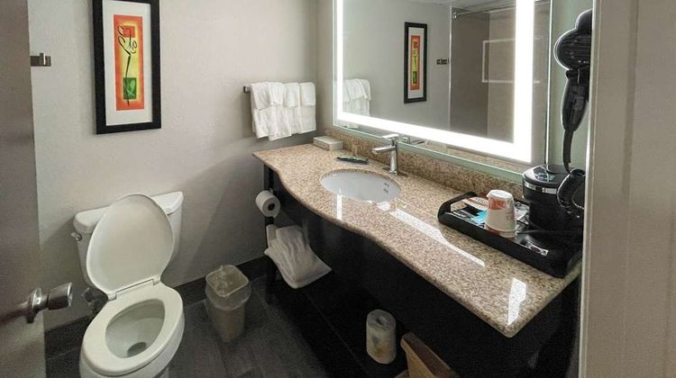 Clarion Pointe Room