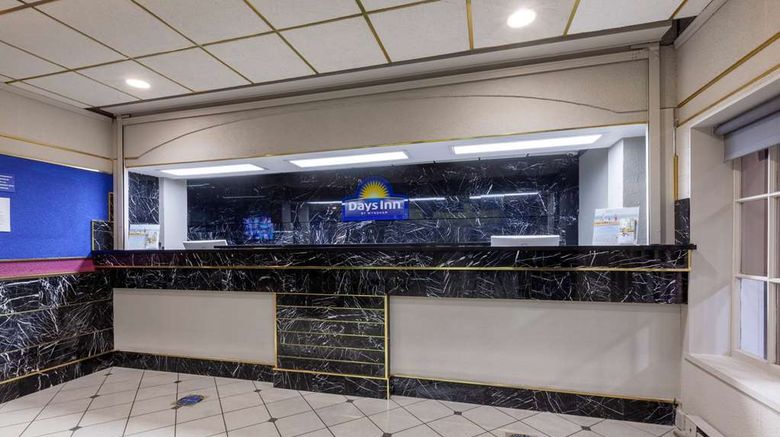 <b>Days Inn by Wyndham Sandusky Cedar Point Lobby</b>. Images powered by <a href="https://iceportal.shijigroup.com/" title="IcePortal" target="_blank">IcePortal</a>.