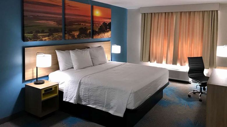 <b>Days Inn by Wyndham Sandusky Cedar Point Room</b>. Images powered by <a href="https://iceportal.shijigroup.com/" title="IcePortal" target="_blank">IcePortal</a>.