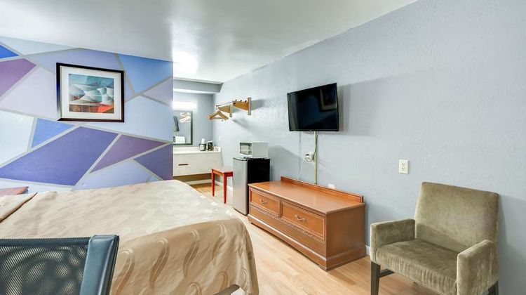 Knights Inn, Berea Room