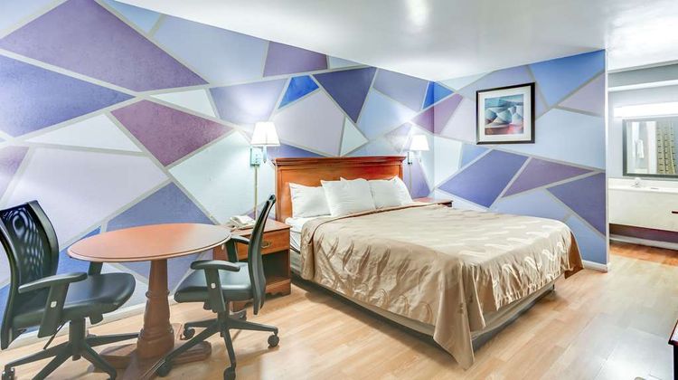 Knights Inn, Berea Room